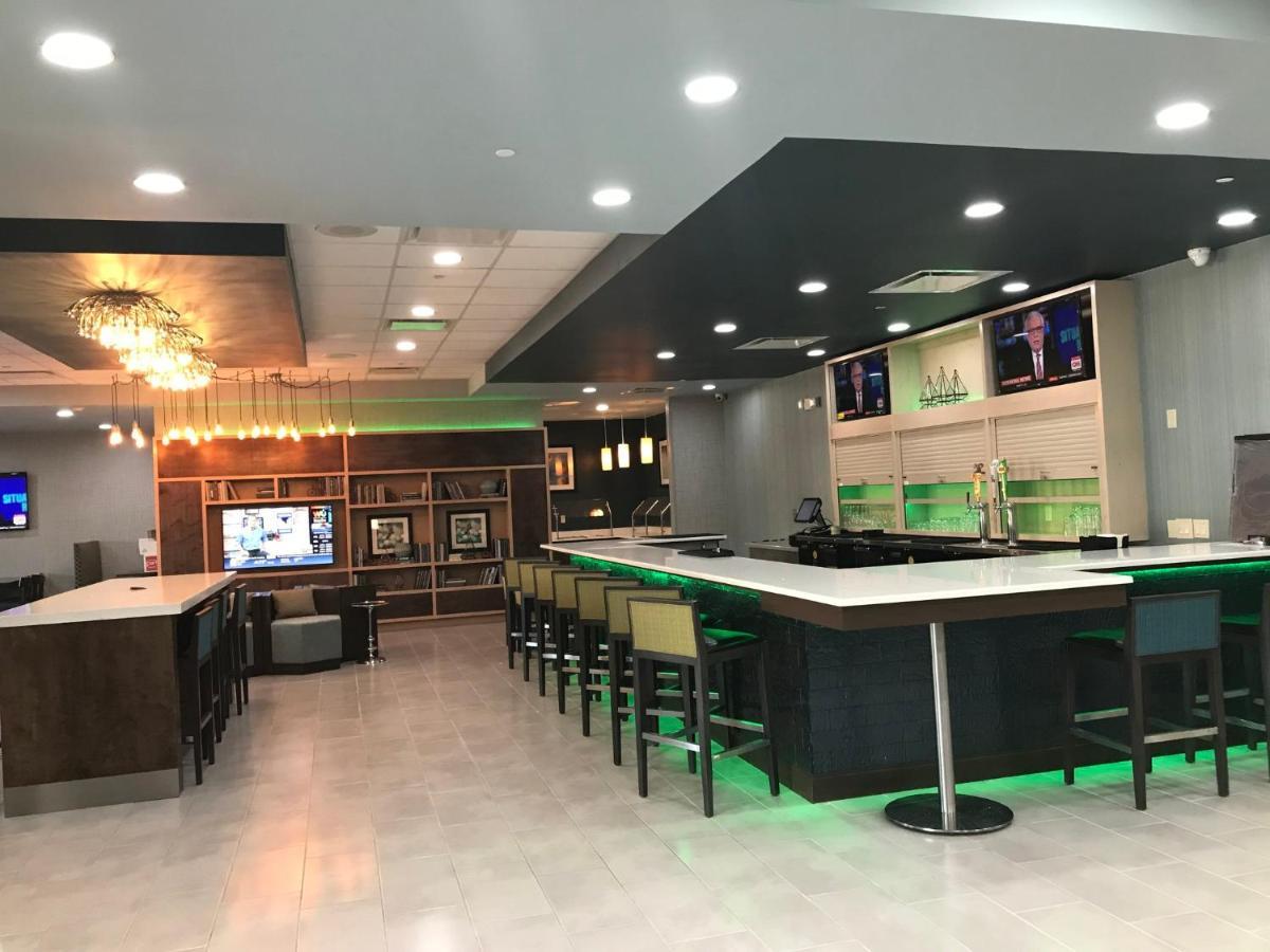假日酒店-博蒙特东/医学中心区 外观 照片